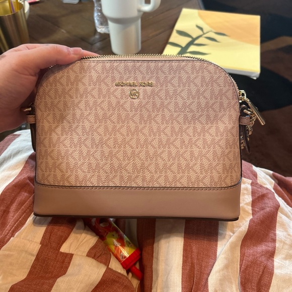 Michael Kors pink leather crossbody - Picture 3 of 3